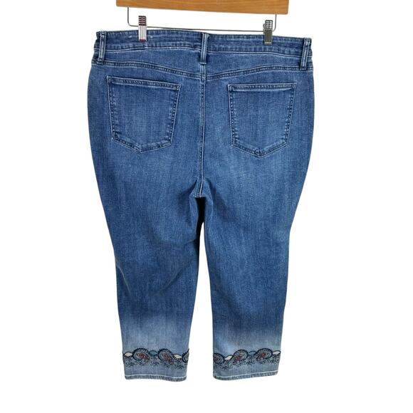 Chico's So Slimming Slim Leg Crop Embroidered Detail High Rise Jeans Size 16 - Picture 2 of 7